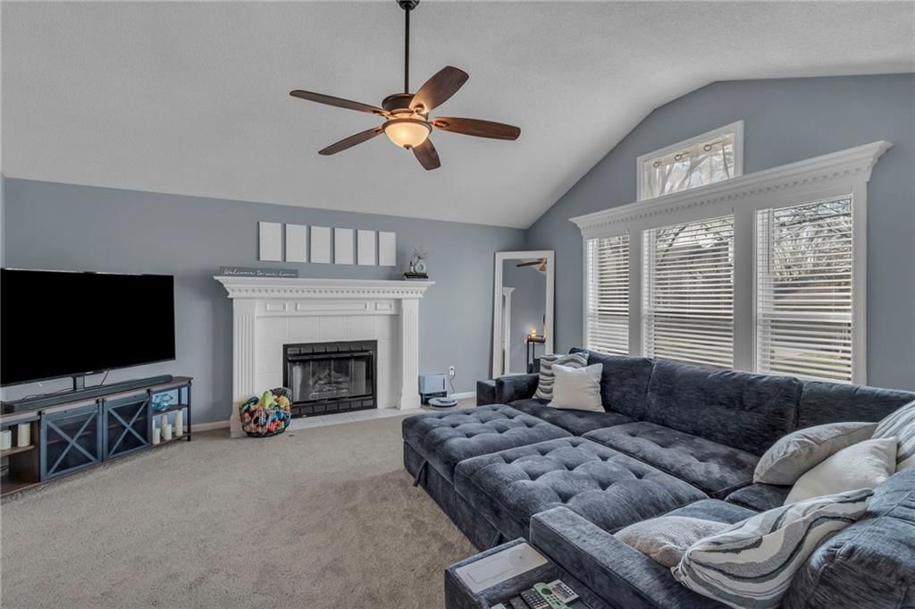 213 NE Chateau Drive — photo 6