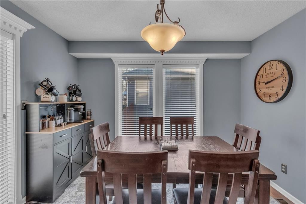 213 NE Chateau Drive — photo 8