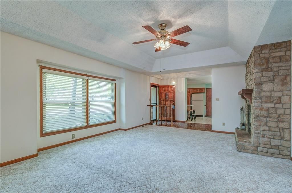 616 NE Thames Drive — photo 2
