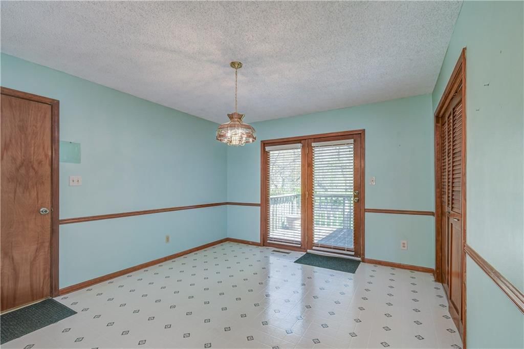 616 NE Thames Drive — photo 11