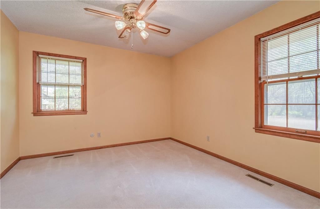 616 NE Thames Drive — photo 17