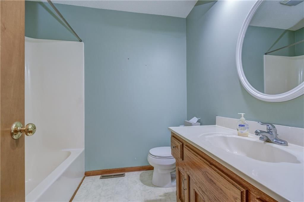 616 NE Thames Drive — photo 18