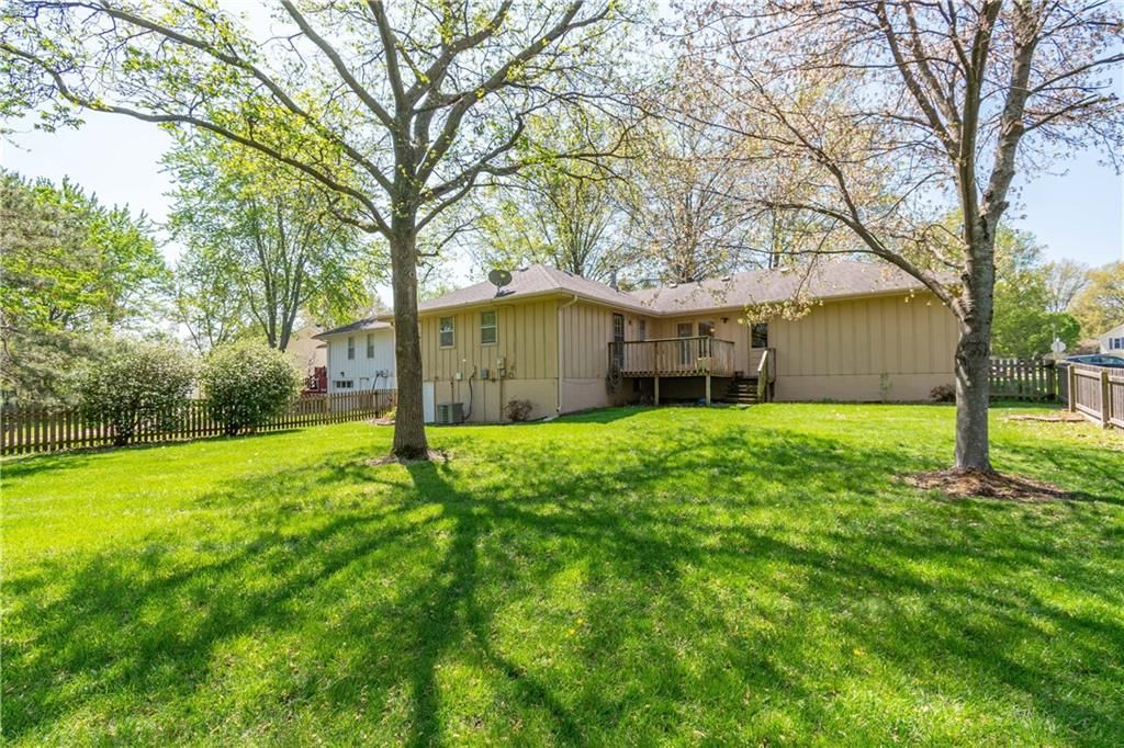 616 NE Thames Drive — photo 25