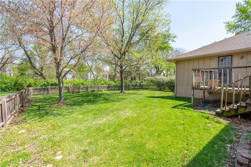 616 NE Thames Drive — photo 26