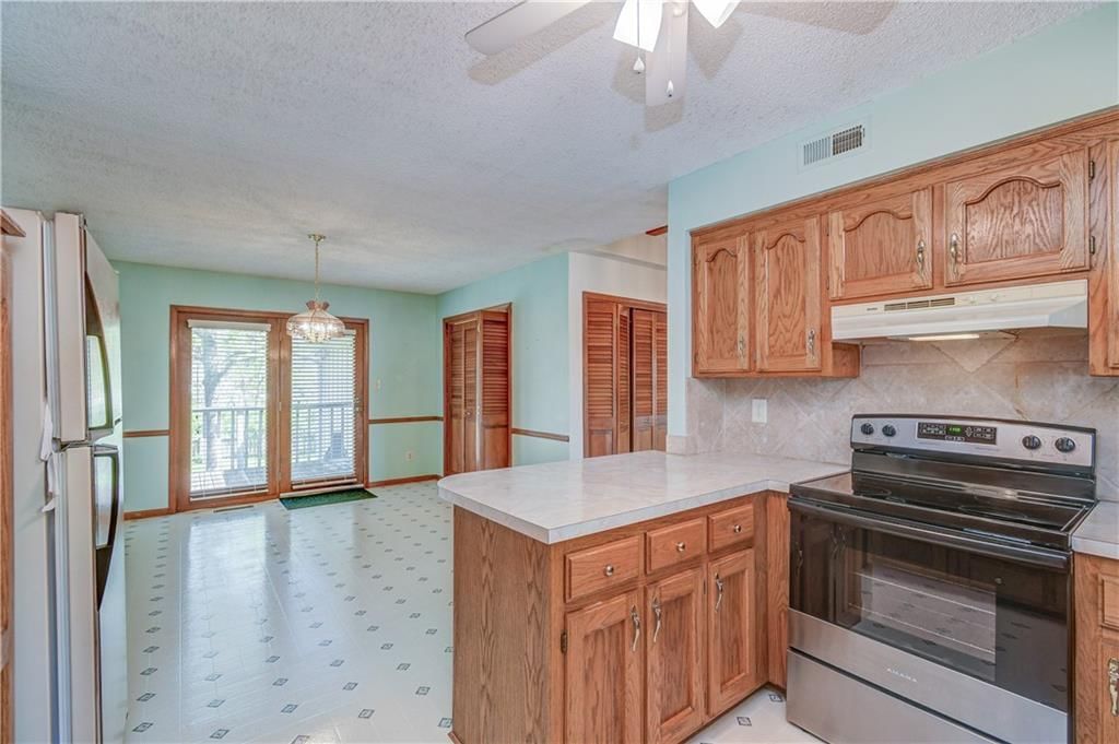 616 NE Thames Drive — photo 4