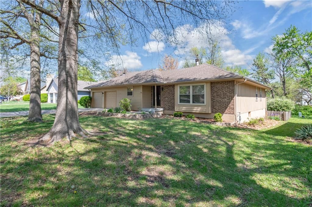 616 NE Thames Drive — photo 6