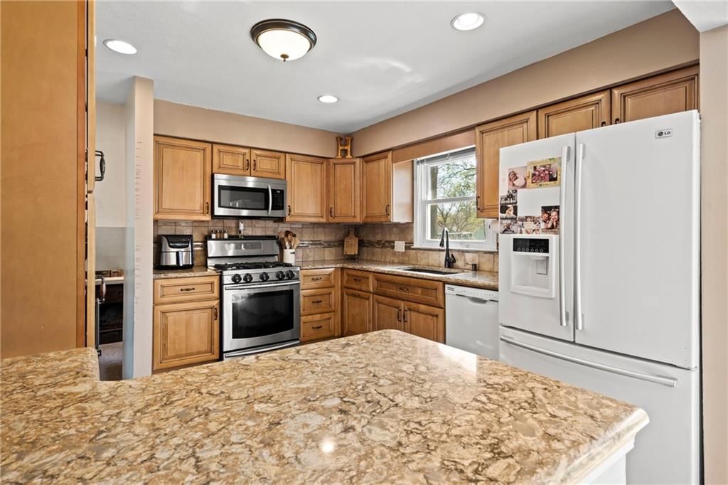 940 Dunwich Drive — photo 4