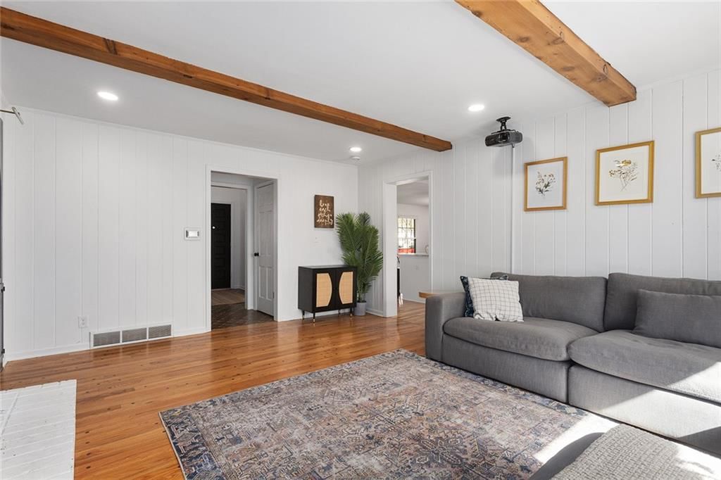 10909 Forest Avenue — photo 16