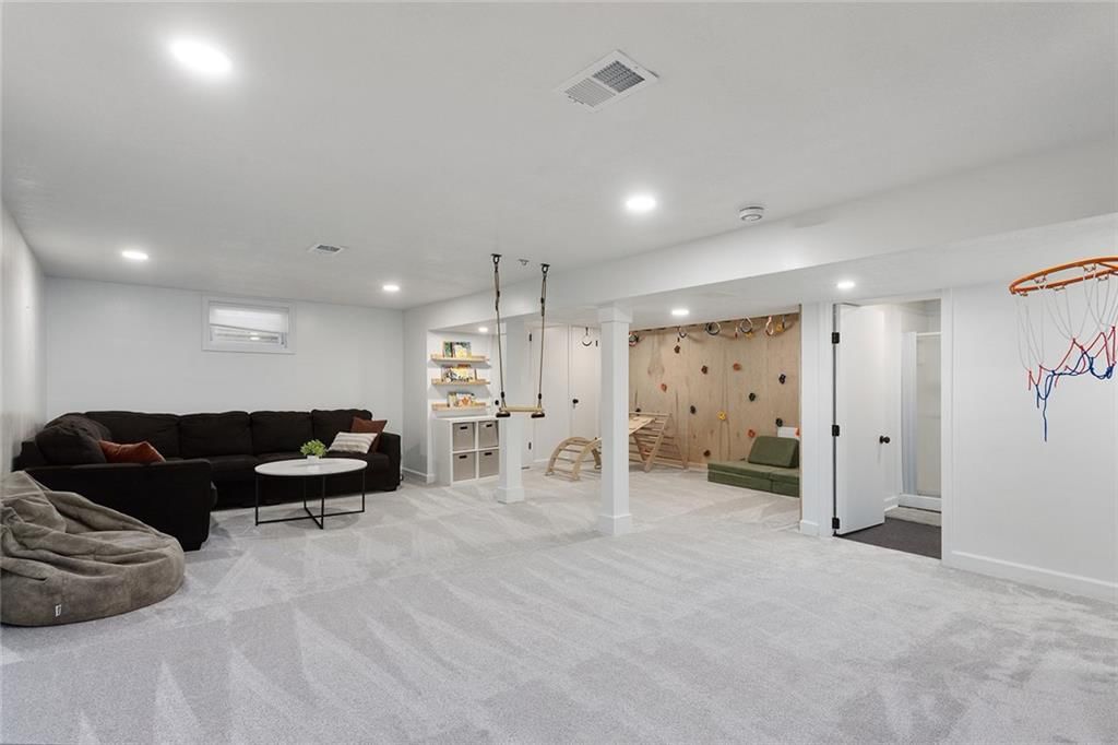 10909 Forest Avenue — photo 32