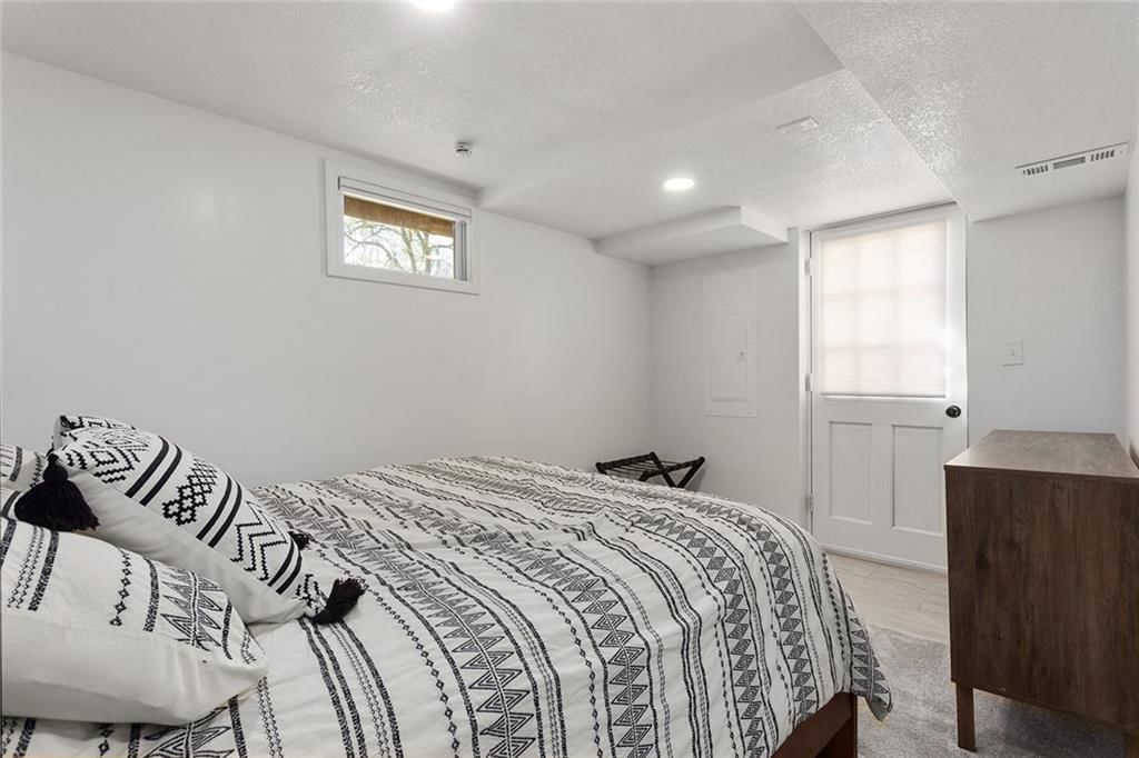 10909 Forest Avenue — photo 36