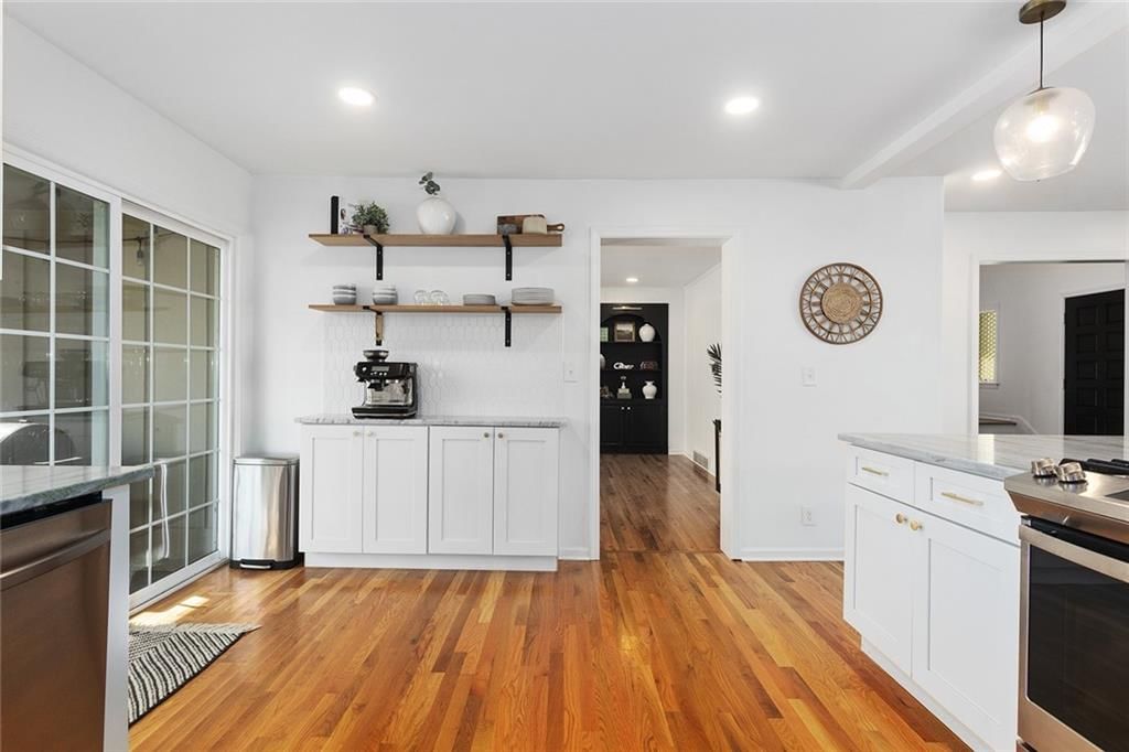 10909 Forest Avenue — photo 7