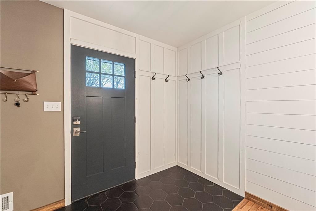 3805 S Adams Avenue — photo 4