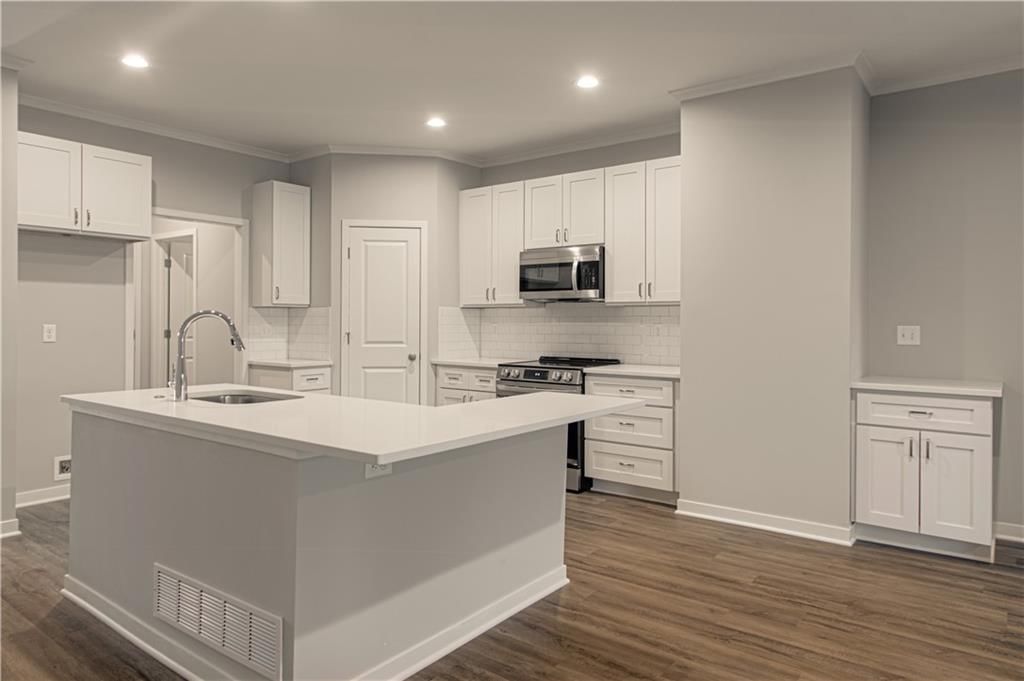 1087 N Findley Street — photo 8