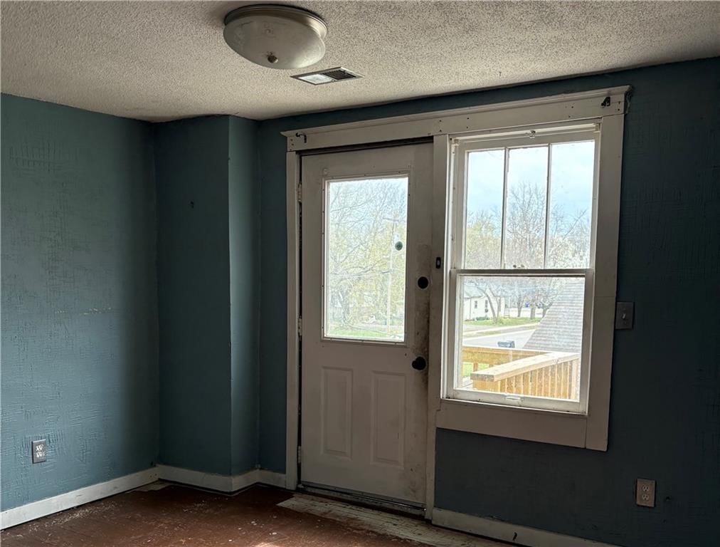 229 N Pine Street — photo 11