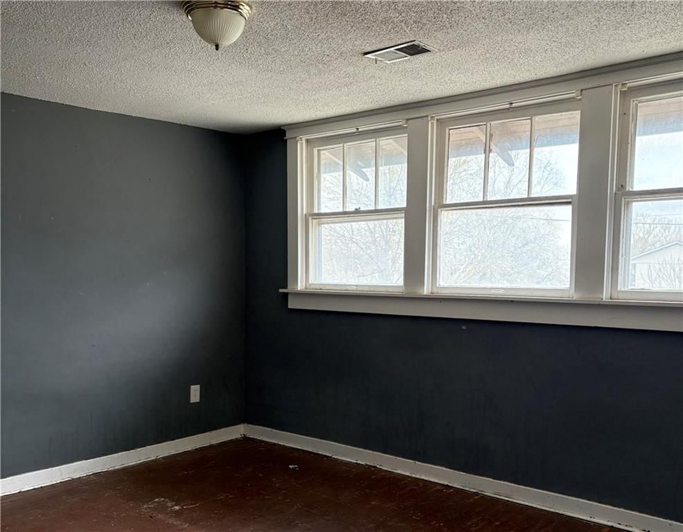 229 N Pine Street — photo 13