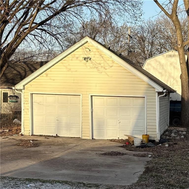 229 N Pine Street — photo 17