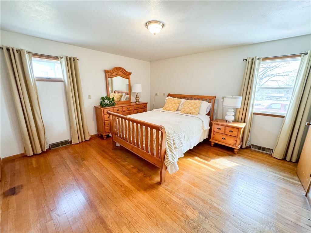 8011 Manning Avenue — photo 14