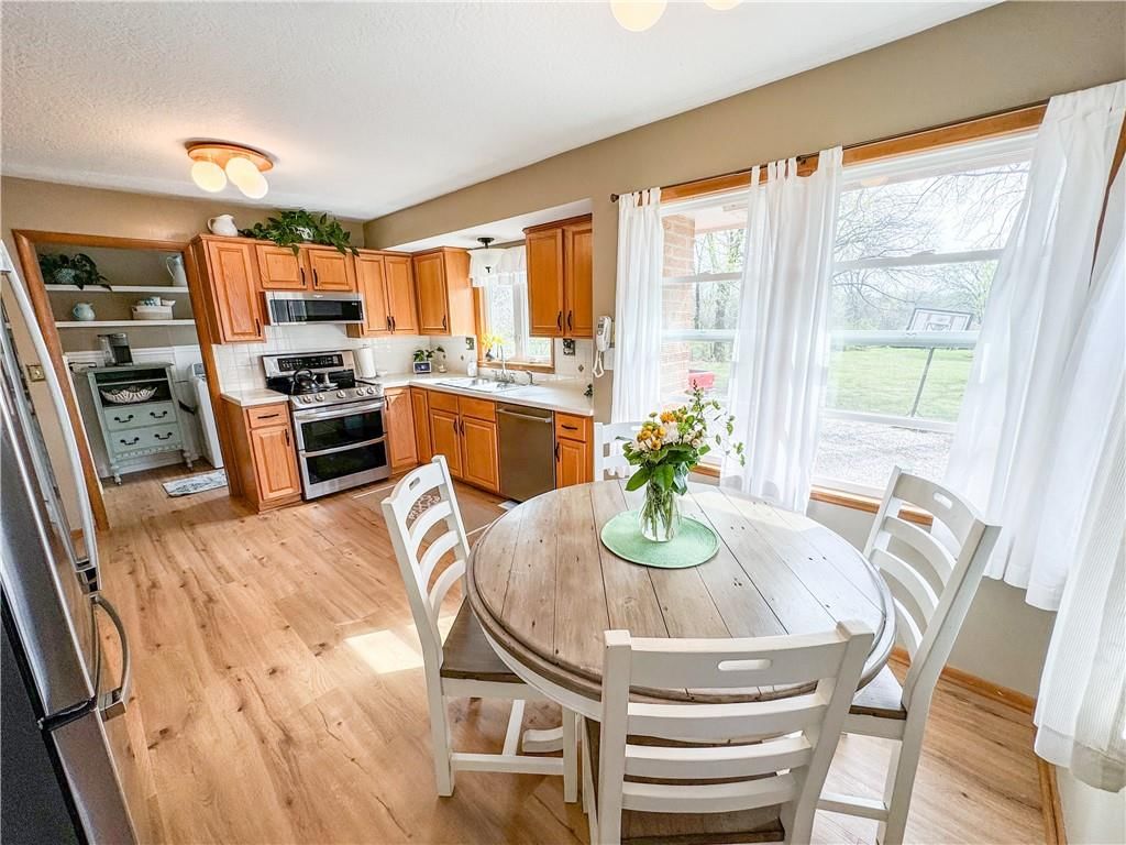 8011 Manning Avenue — photo 9