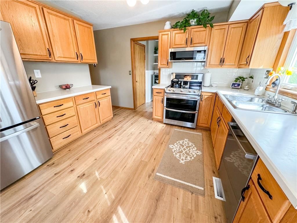 8011 Manning Avenue — photo 10