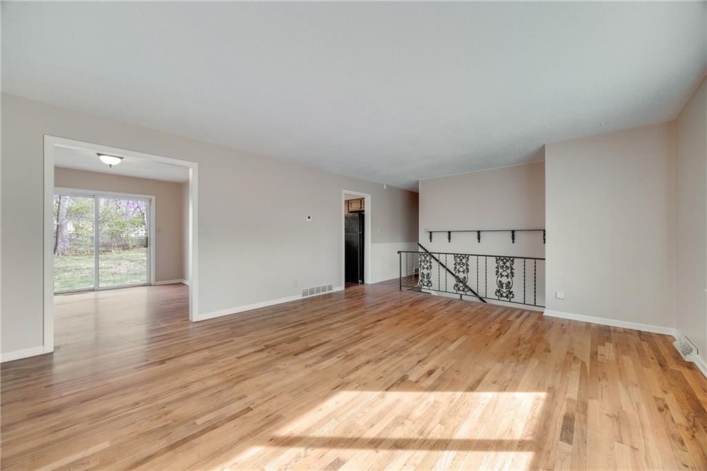 7201 WILLOW Avenue — photo 11