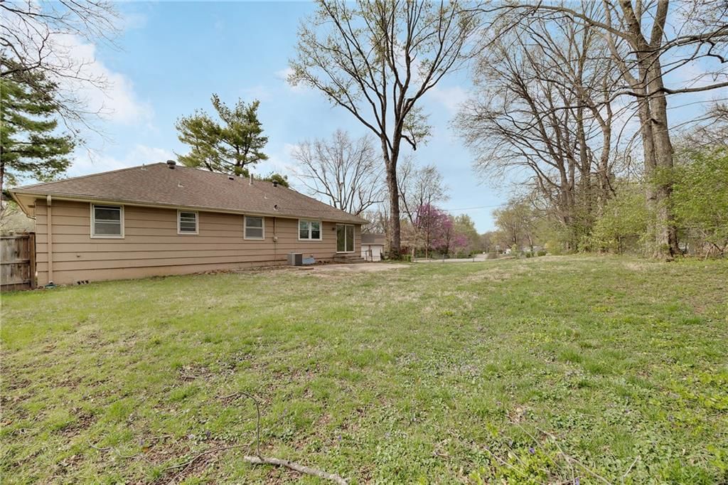 7201 WILLOW Avenue — photo 29