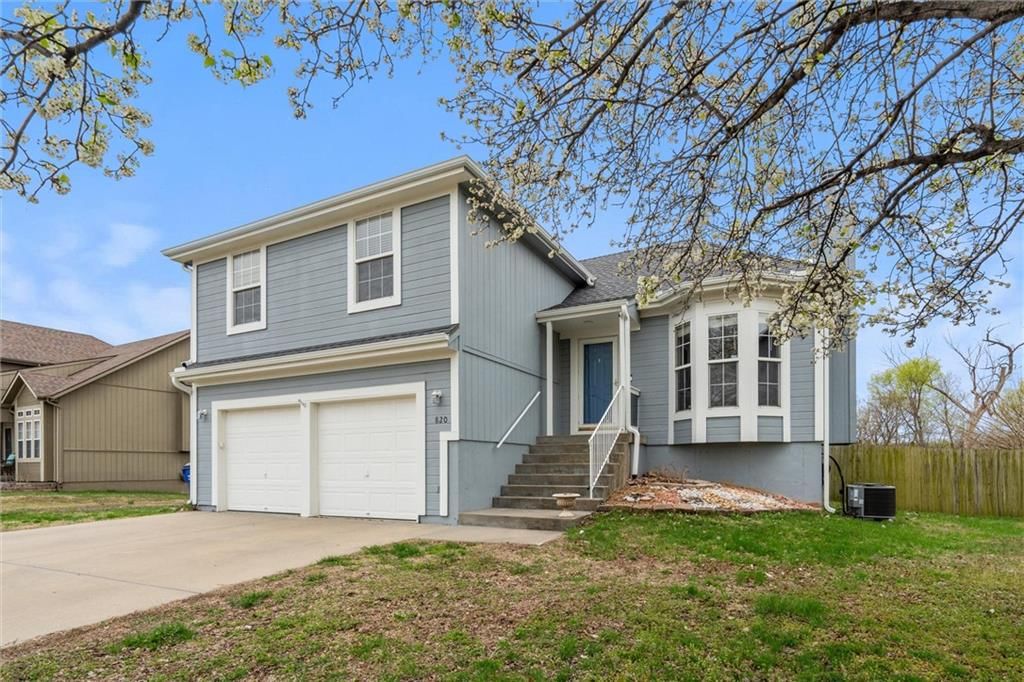 820 River Drive — photo 2