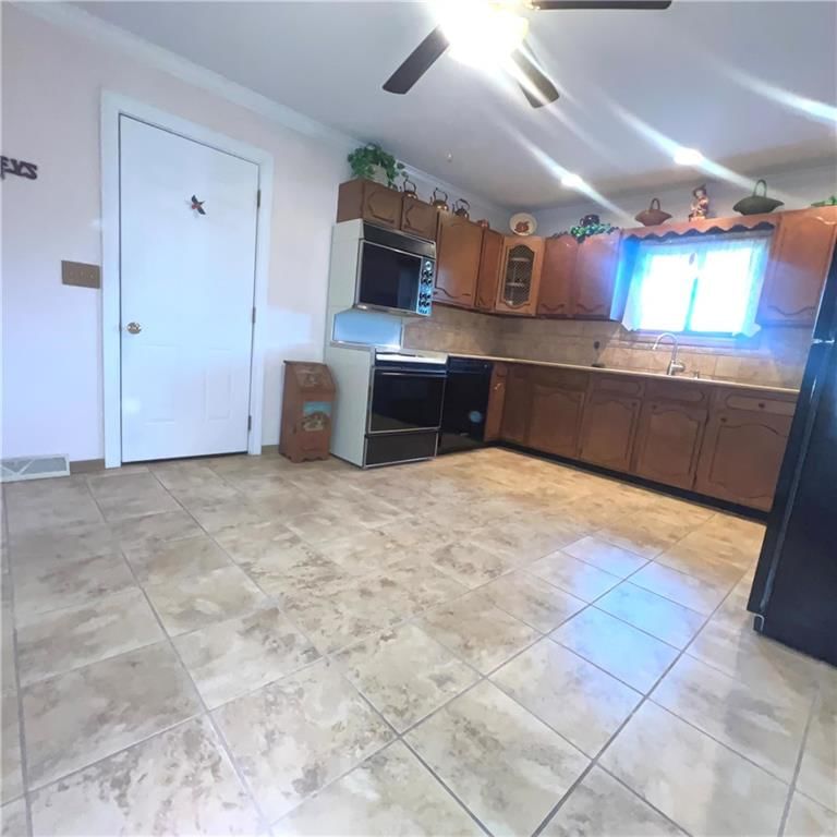 204 Percy Lane — photo 11