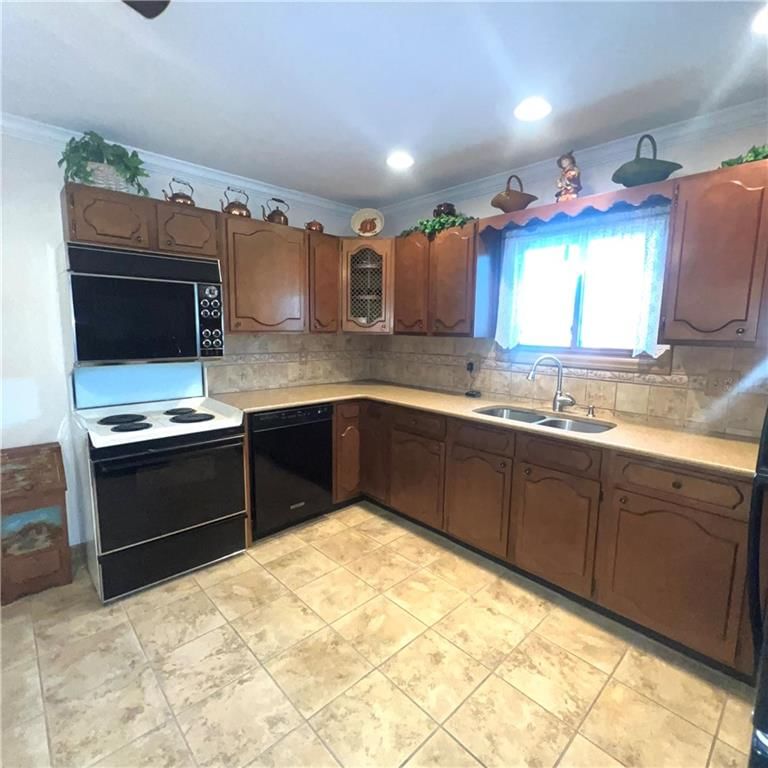 204 Percy Lane — photo 13