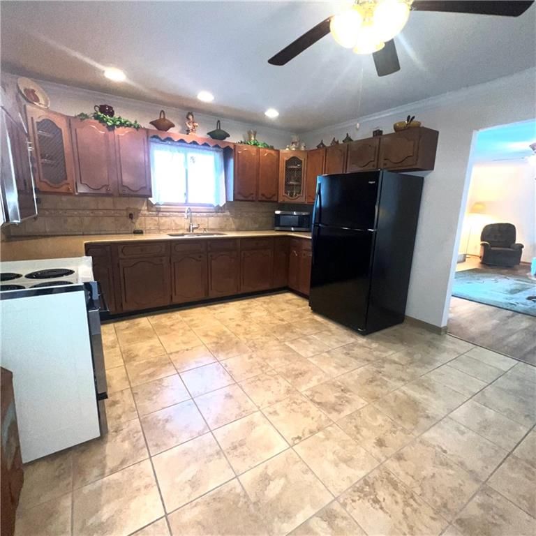 204 Percy Lane — photo 14