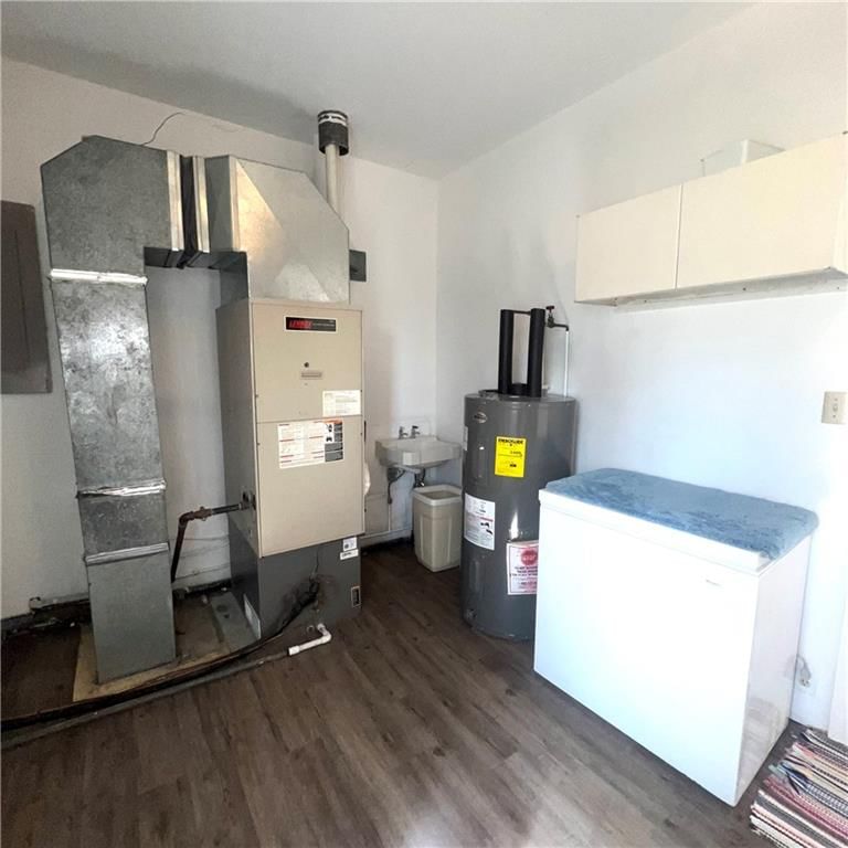 204 Percy Lane — photo 33