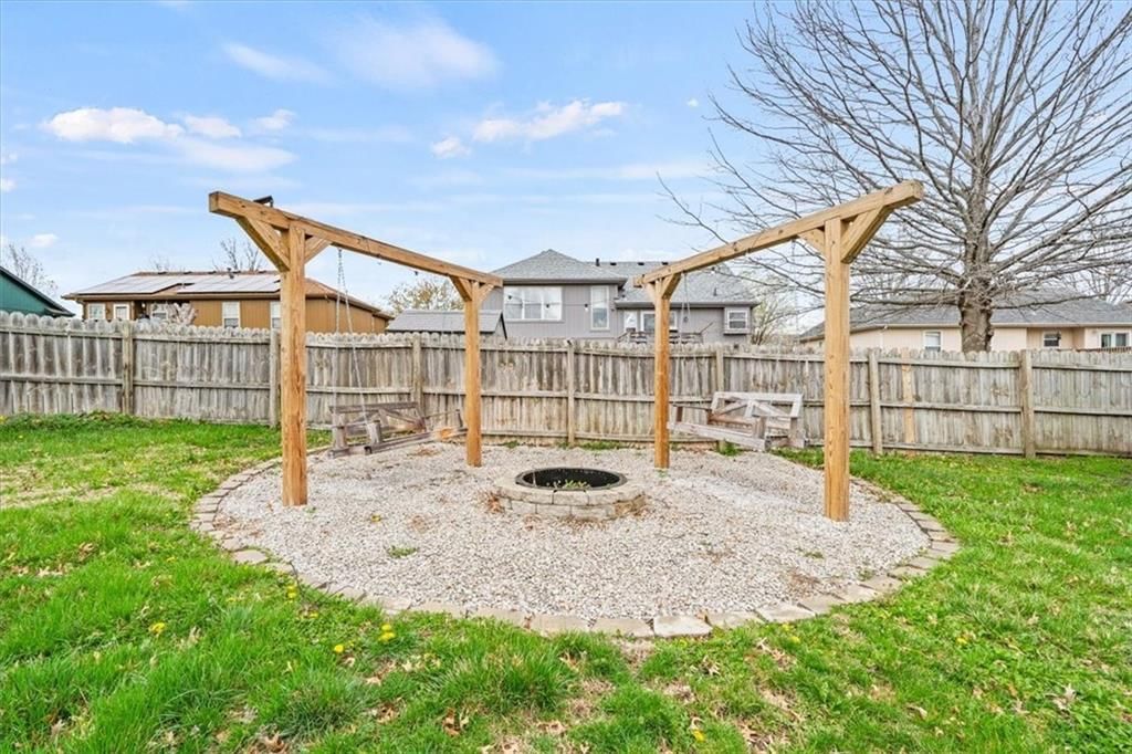 833 SW Lee Ann Drive — photo 26