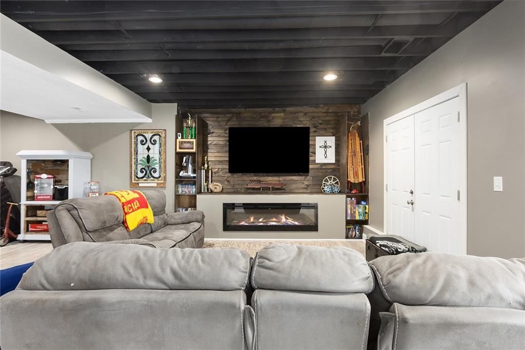 1217 N Holland Drive — photo 32