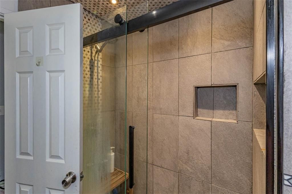 2631 S 52nd Street — photo 19