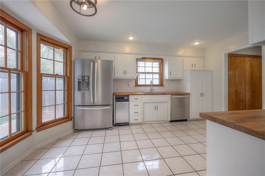 14638 W 85TH Terrace — photo 13