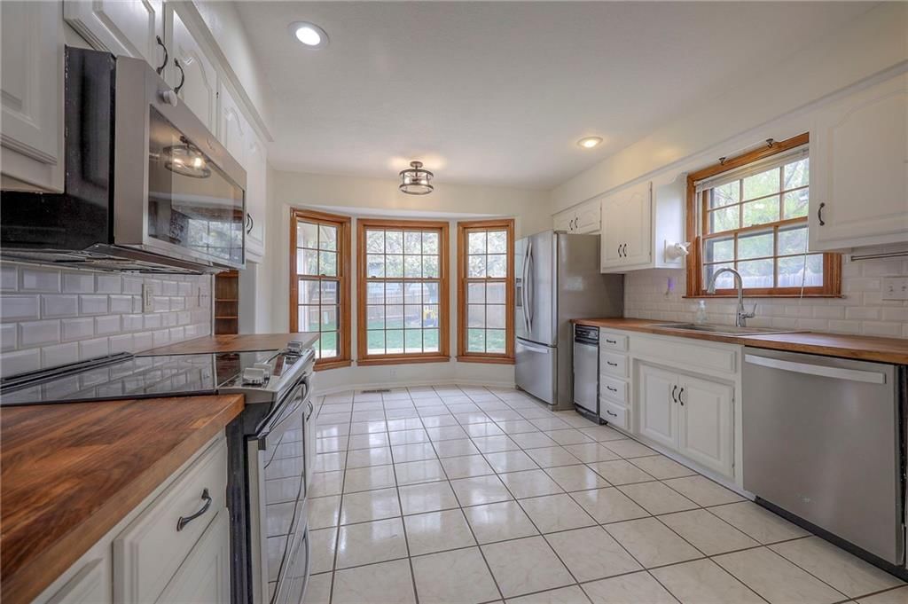 14638 W 85TH Terrace — photo 15
