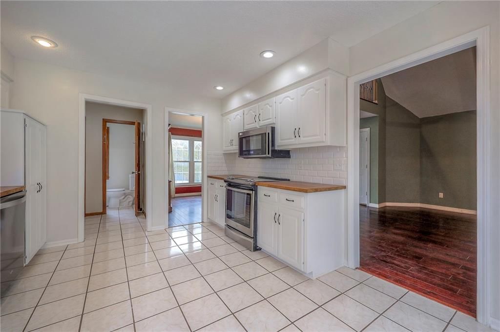 14638 W 85TH Terrace — photo 16