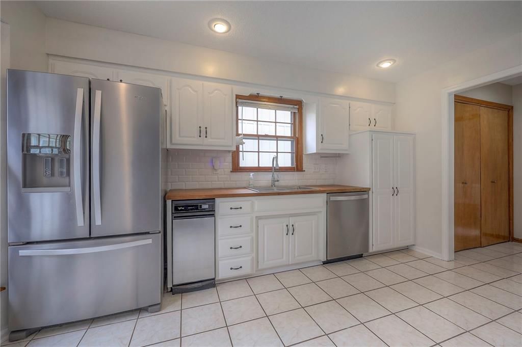 14638 W 85TH Terrace — photo 17