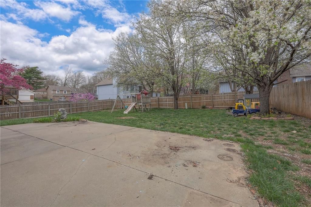 14638 W 85TH Terrace — photo 38