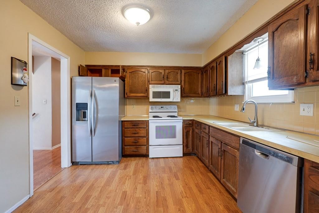 16916 E 4th, South Street — photo 6