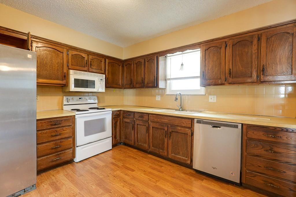 16916 E 4th, South Street — photo 7