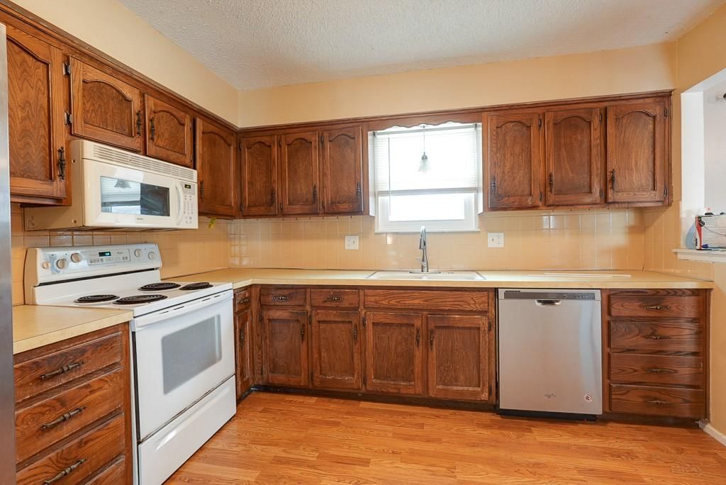 16916 E 4th, South Street — photo 8