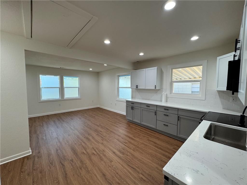 4730 Woodend Avenue — photo 24