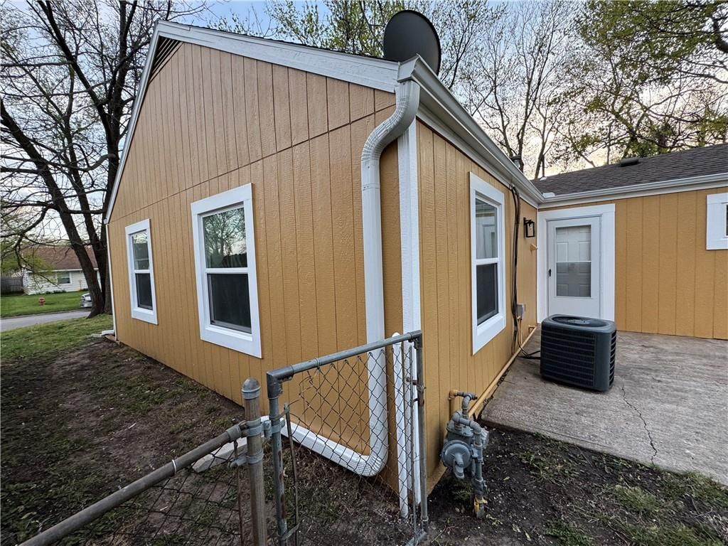 4730 Woodend Avenue — photo 5