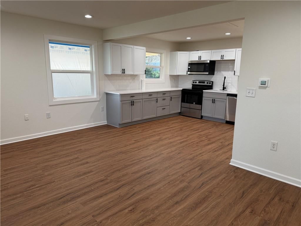4730 Woodend Avenue — photo 7