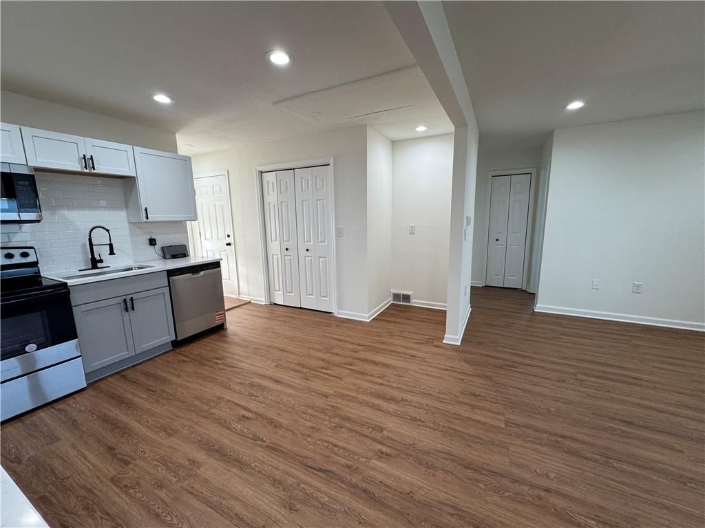 4730 Woodend Avenue — photo 10