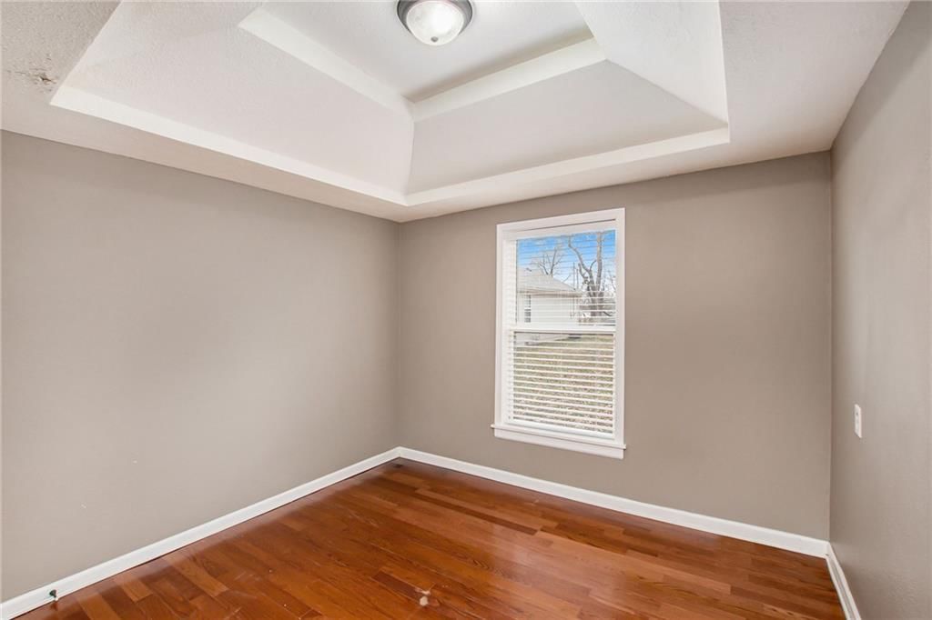 116 E 78th Terrace — photo 16