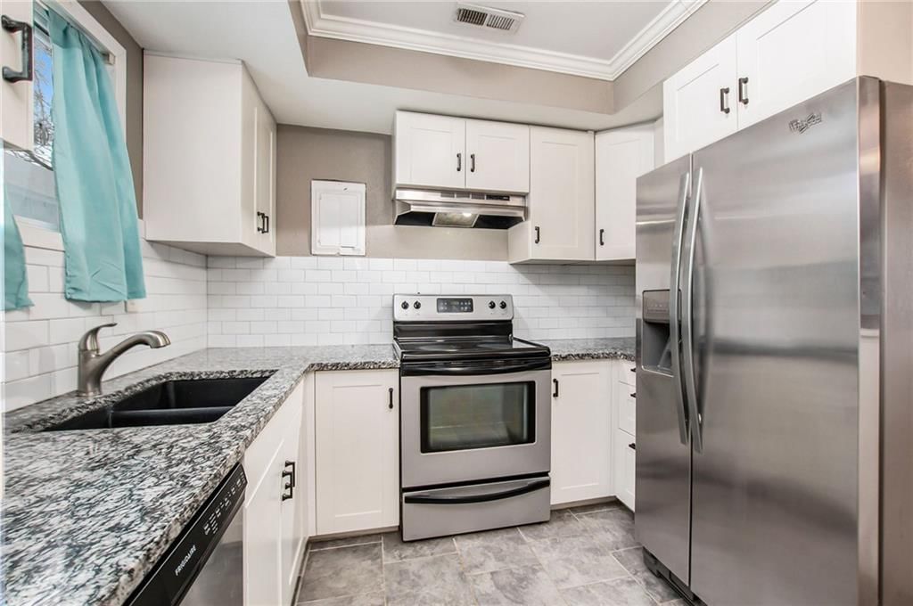 116 E 78th Terrace — photo 10