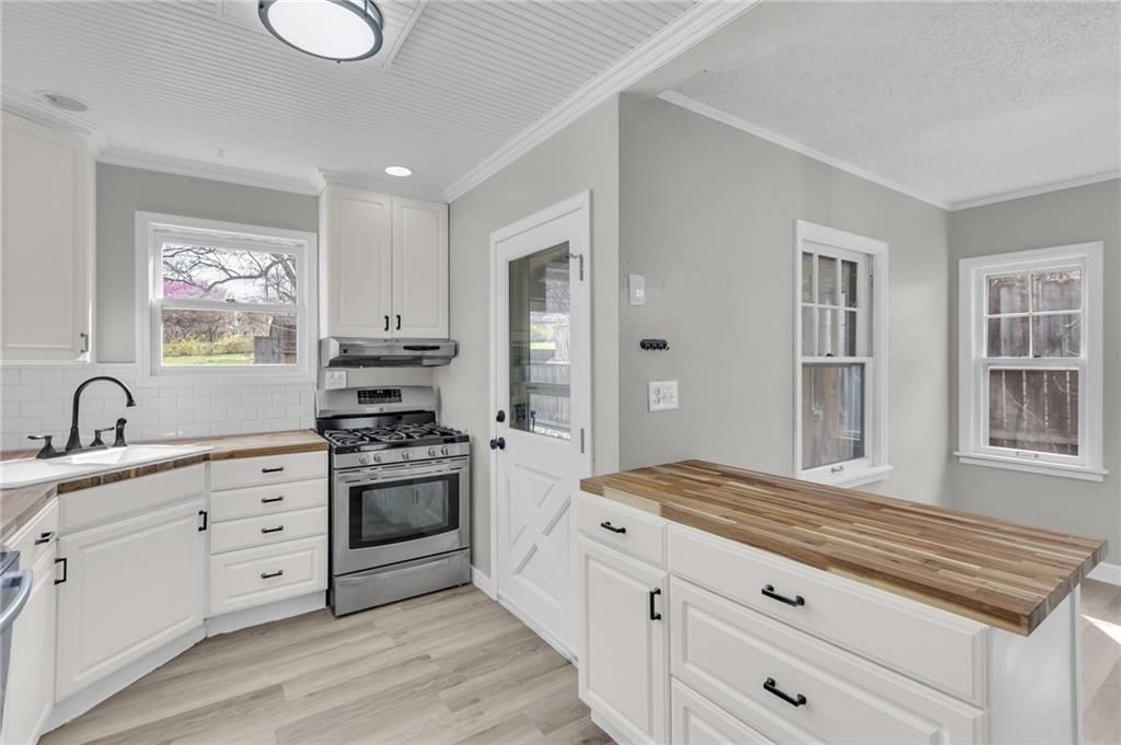715 E Gudgell Avenue — photo 9