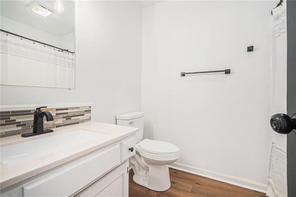 806 S Woodbine Road — photo 17