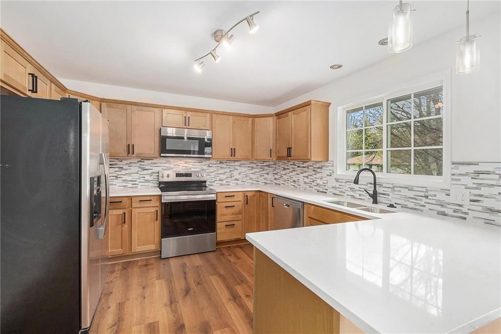 806 S Woodbine Road — photo 9